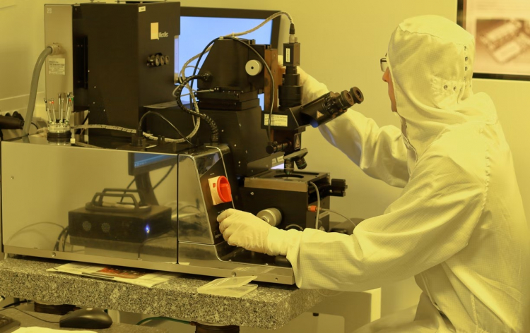 GlobalFoundries и STMicroelectronics обсуждают строительство завода по производству чипов во Франции