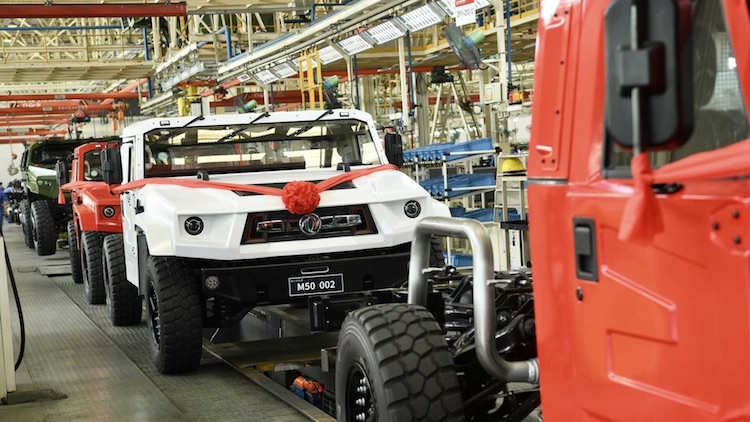 Китайская Dongfeng готовит к запуску 1070-сильный электрический пикап, похожий на Hummer H1