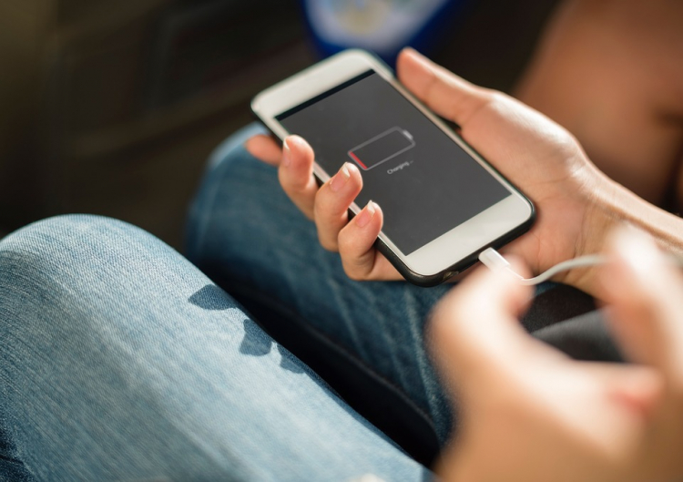 Сменные аккумуляторы снова появятся в смартфонах и других устройствах в ЕС