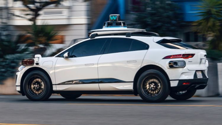 На первом этапе Waymo будет перевозить в такси без водителя собственных сотрудников