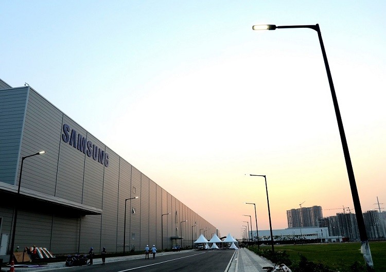 Samsung Electronics вернула себе первое место по продажам смартфонов в России