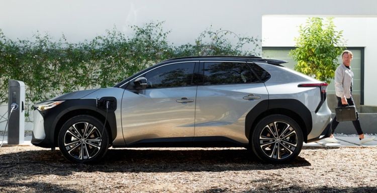 Toyota неожиданно решилась прекратить продажи машин с ДВС в Европе к 2035 году
