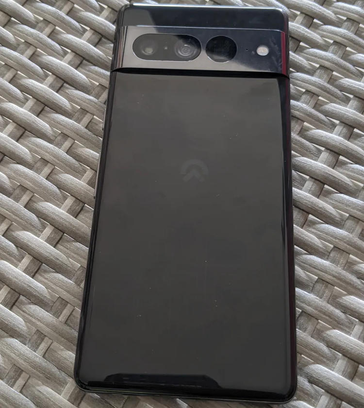 Некто приобрёл на F******k Marketplace прототип смартфона Pixel 7 Pro