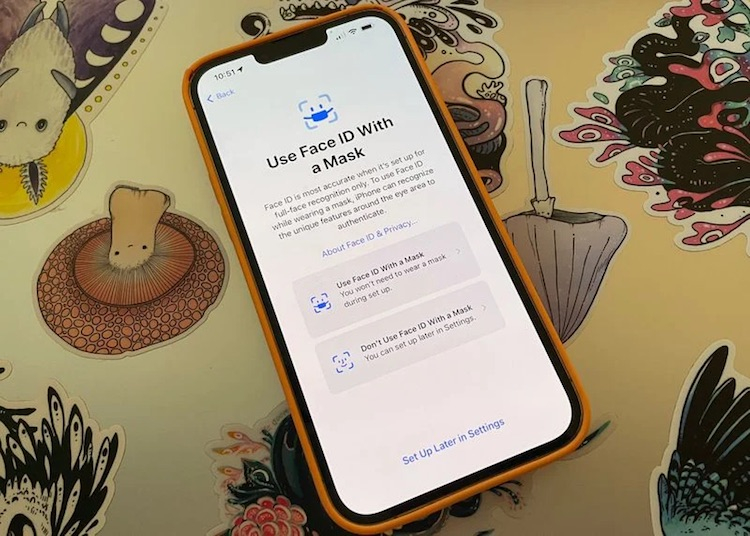 iOS 15.4 позволит разблокировать iPhone с помощью Face ID не снимая маску