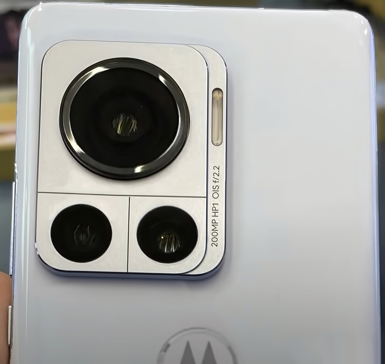 Смартфон Motorola Frontier с 200-Мп камерой показался на фото