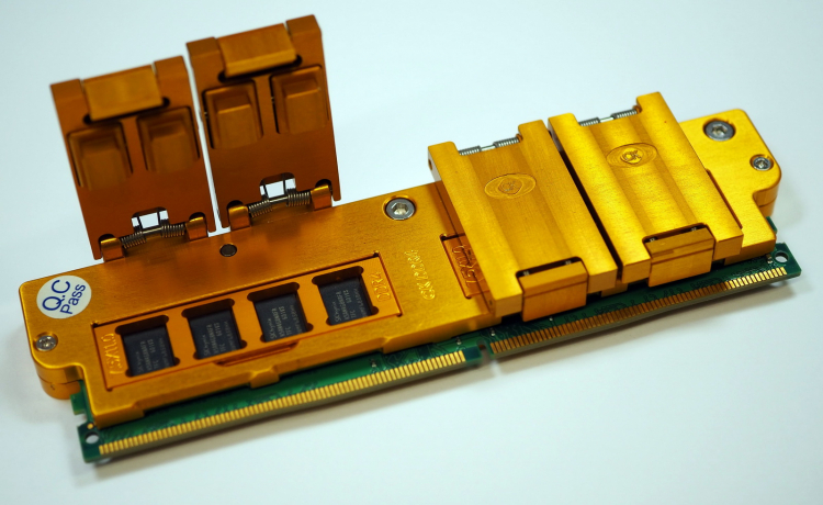 Производитель ОЗУ показал необычный модуль памяти DDR4 с поддержкой быстрой замены чипов памяти DRAM