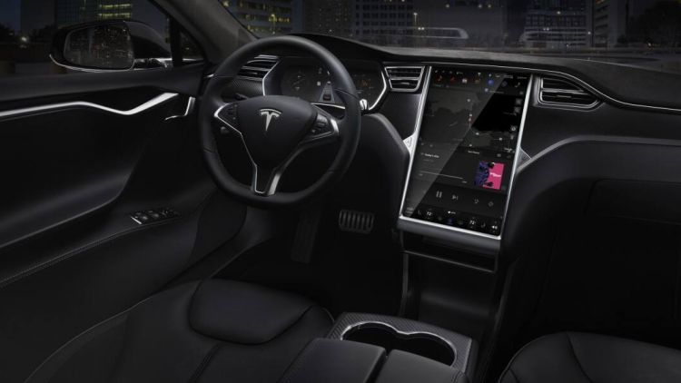 Илон Маск пообещал научить электромобили Tesla обходиться без водителя к маю следующего года