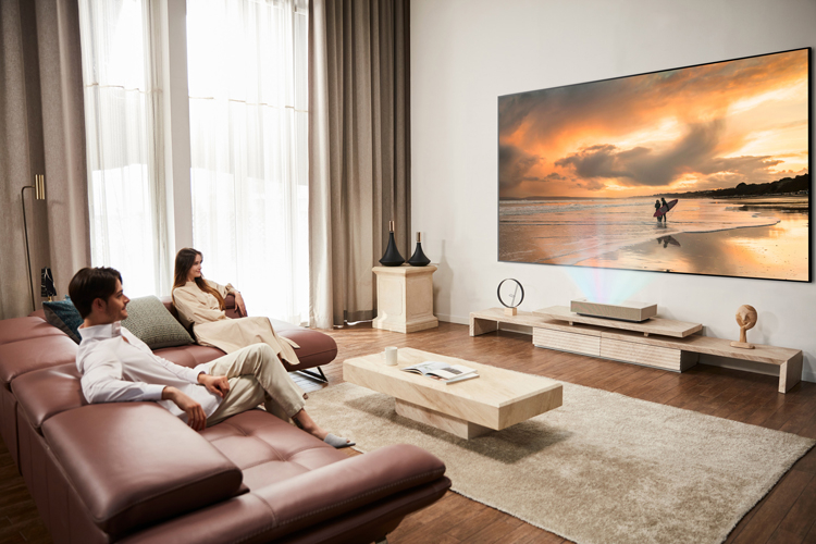 LG представила лазерный проектор CineBeam 4K HU915QE для домашних кинотеатров высокого класса