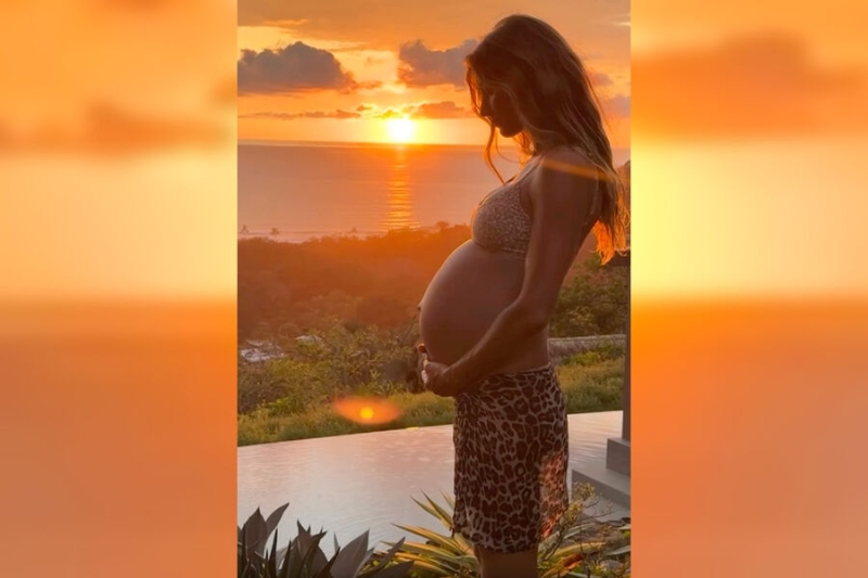 43-летняя Жизель Бюндхен впервые вышла в свет с новорожденным сыном