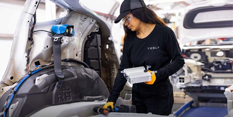 Сегодня Tesla не смогла возобновить сборку электромобилей на предприятии в Шанхае