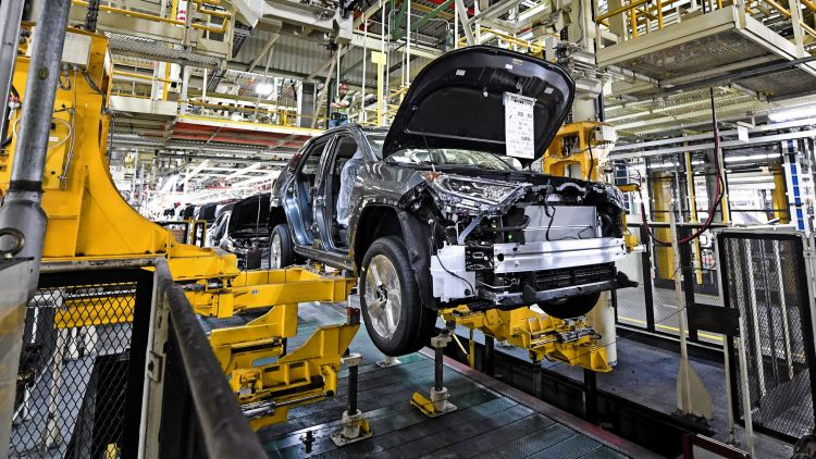 Дефицит автомобильных компонентов сохраняется — Toyota вынуждена пересмотреть производственный план на II квартал