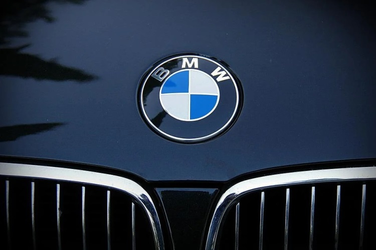 Новые авто BMW не получили поддержку Android Auto и Apple CarPlay из-за смены поставщика чипов — в будущем её добавят