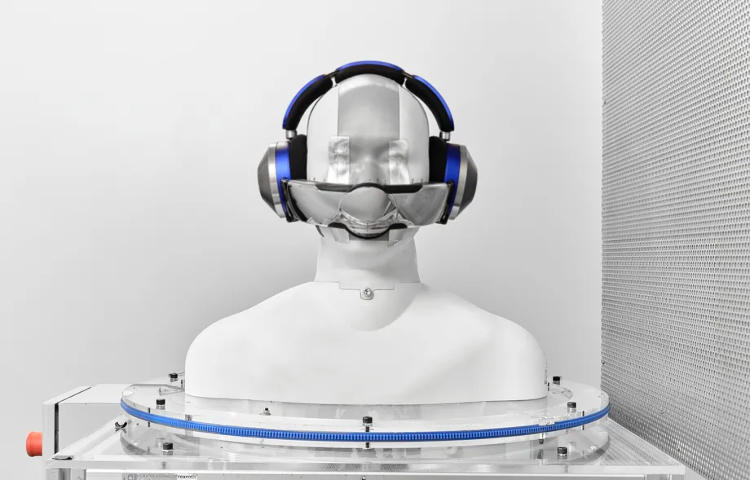 Dyson представила наушники Zone со встроенным персональным очистителем воздуха