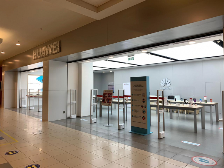 Huawei рискует попасть под тотальные санкции США при дальнейшем сотрудничестве с Россией