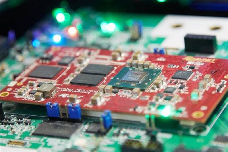 Продажи чипов взлетели более чем на 25 % по сравнению с прошлым годом и продолжают расти