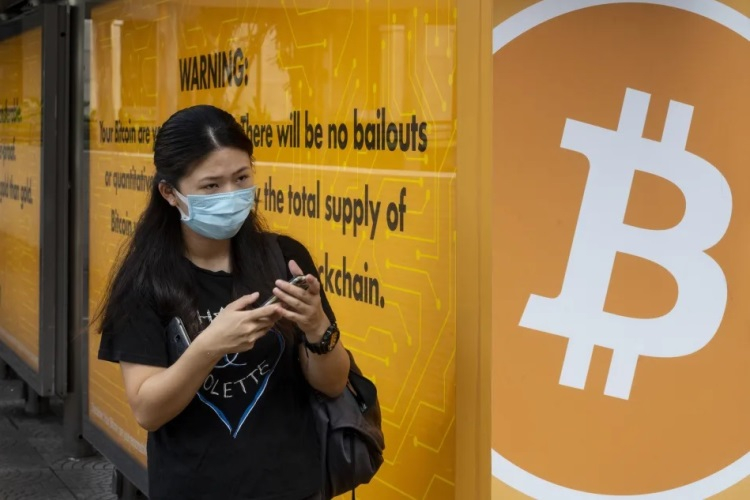 Курс биткоина рухнул на 7 % и опустился ниже $30 тыс. за монету