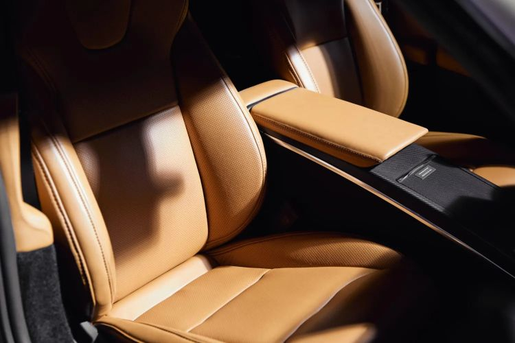 Главный дизайнер Tesla начал продавать люксовую отделку для электромобилей марки за $30 000