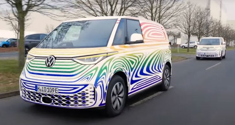 Новое видео позволило разглядеть электрический минивэн Volkswagen ID.Buzz со всех сторон