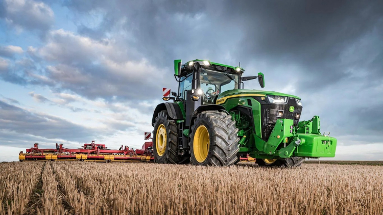 Производитель сельхозтехники  John Deere начнёт предлагать автопилот и другие программные услуги по подписке