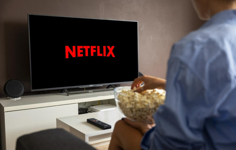 Netflix тестирует на телевизорах аналог TikTok с роликами из фильмов и сериалов