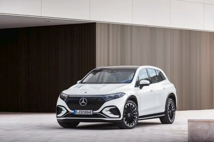 Mercedes-Benz представила флагманский электрический кроссовер EQS SUV