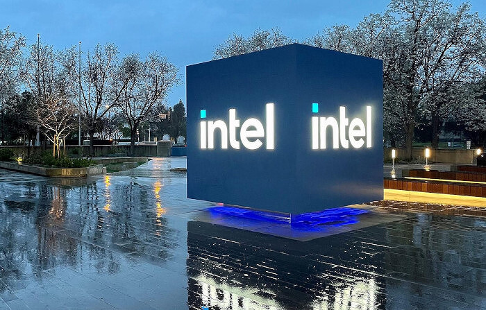 Акции Intel подскочили на 10% из-за того, что ее похвалил Трамп