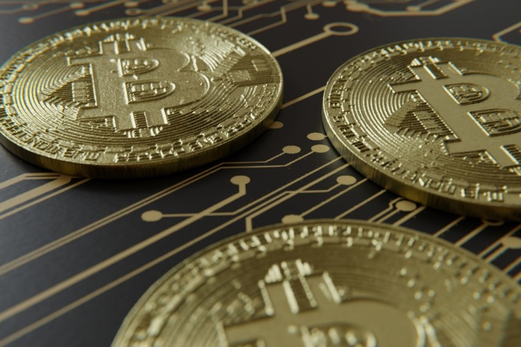 Курс биткоина взлетел более чем на 10 % — самая популярная криптовалюта снова дороже $43 500