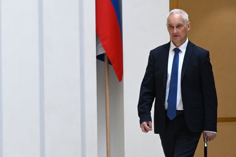 Белоусов провел совещание и заслушал доклады командования по обстановке