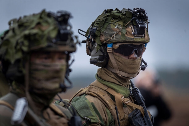 Боуз напомнил, как войска Запада и Украины прошли маршем вместе с армией России
