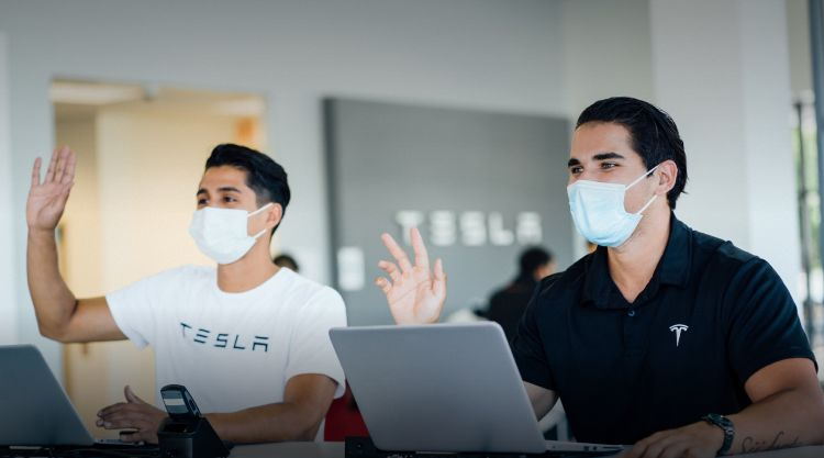 Сокращения штата Tesla на 10 % не коснутся производственного персонала