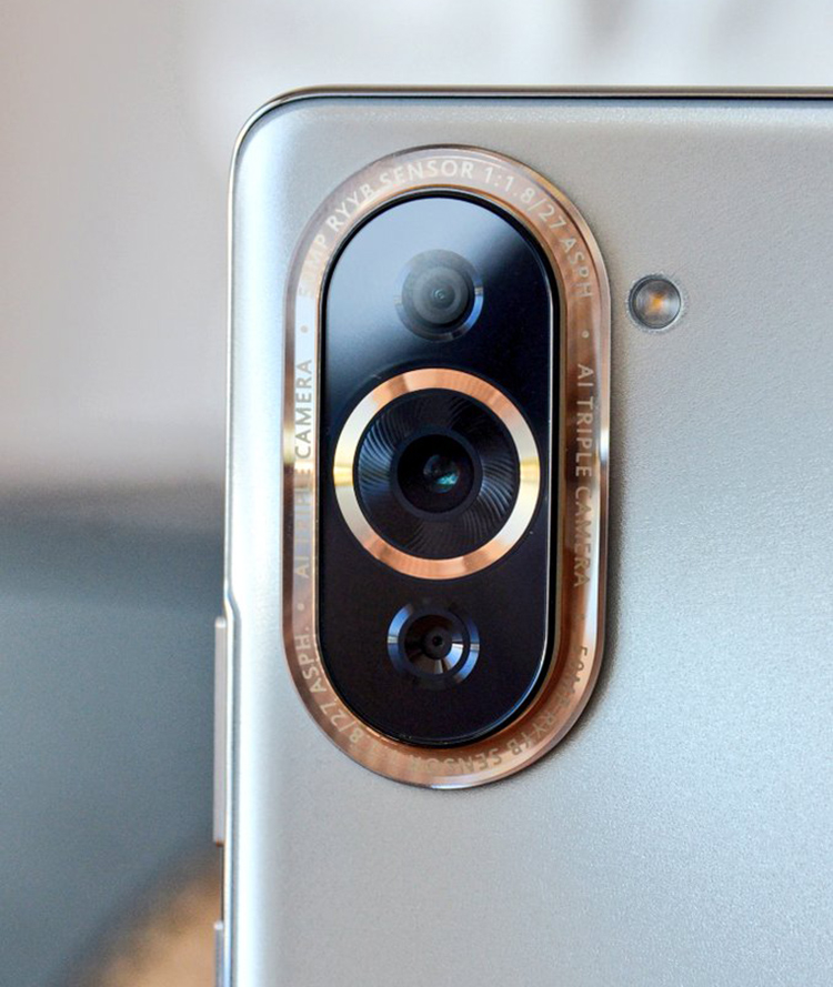 Опубликованы «живые» фото смартфонов  Huawei Nova 10 и Nova 10 Pro с 60-Мп селфи-камерой