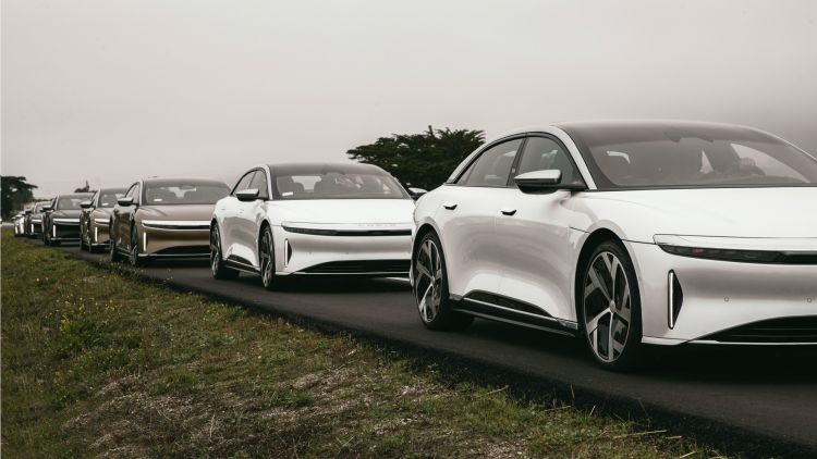 Саудовская Аравия в ближайшие 10 лет купит до 100 тыс. электромобилей Lucid