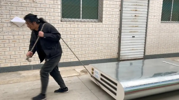 Создан самый огромный павербанк в мире — он способен зарядить 5 тысяч смартфонов