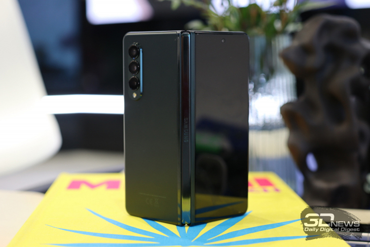 Складной смартфон Samsung Galaxy Z Fold4 обрастает подробностями — до 1 Тбайт памяти и защита от воды