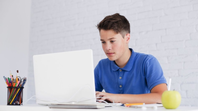 Школьник подросток