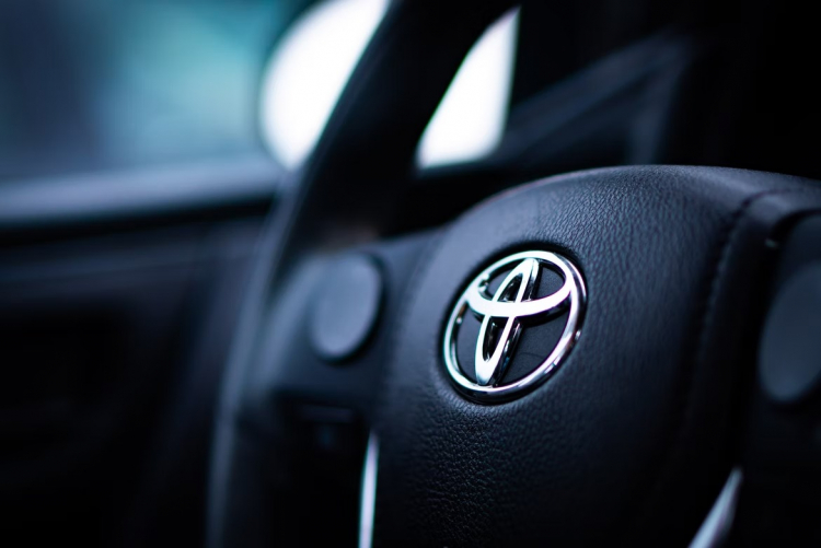 Toyota вынудила власти Японии приравнять гибриды к электромобилям