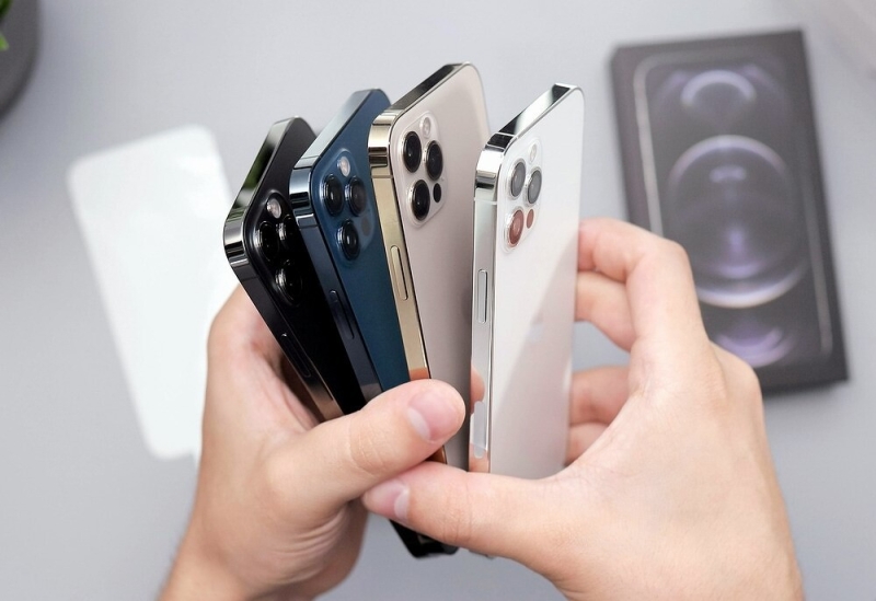 Эпоха одинаковых iPhone подходит к концу? Apple возвращает дизайн во главу угла с уходом старого руководителя