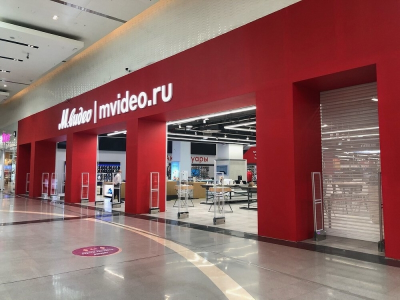 Гигантский российский ритейлер электроники спасен от закрытия сотен магазинов. Нашлись новые таинственные инвесторы