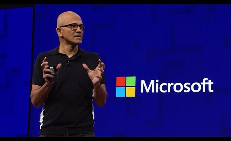 Глава Microsoft умолял урезать его зарплату, но ее бесцеремонно повысили сразу на 63%