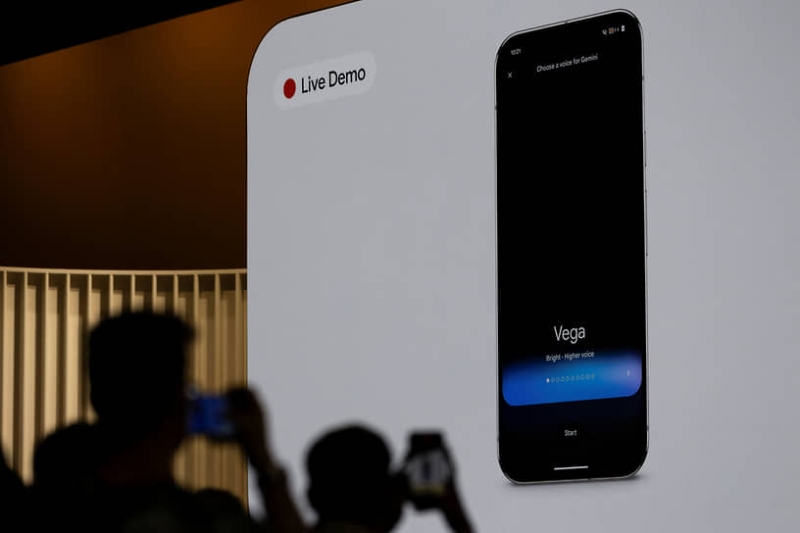 Google сделала доступным для всех пользователей Android голосовой помощник Gemini Live