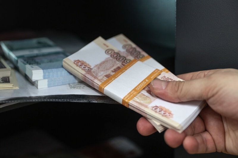 Группа депутатов дала 250 тысяч рублей новому главе района Севастополя