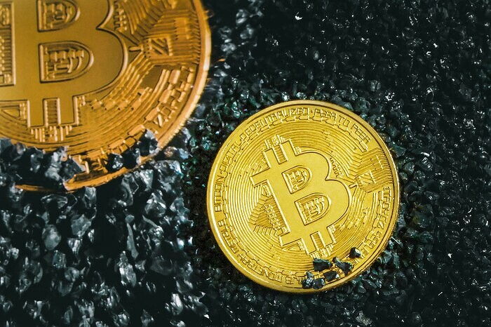 Хозяин выброшенных на свалку 8000 биткоинов судится с властями, которые запрещают ему в ней рыться