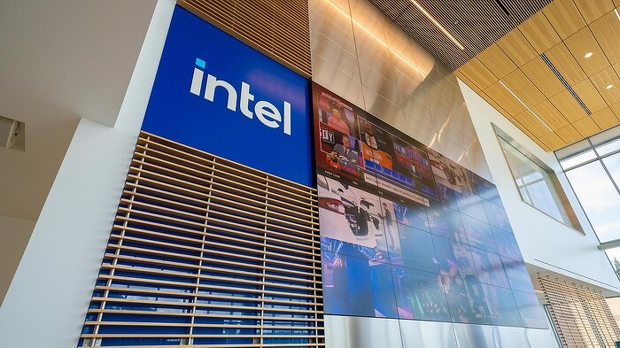 Intel безнадежно отстает в освоении передовых техпроцессов. Брак в новых чипах достигает 90%, а прибыль они приносят при 20-30%