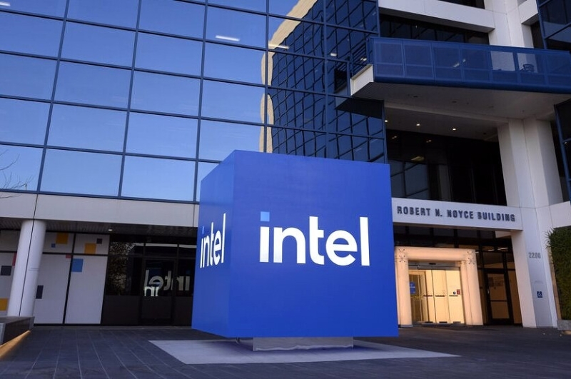 Intel саботирует идею открытого ПО. Ей надоело делиться своими идеями с другими