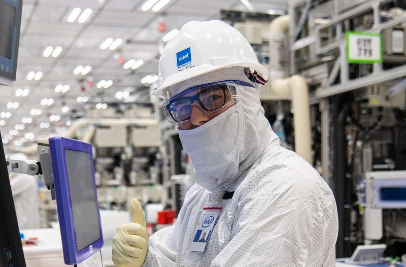 Intel вернула нас в 90-е. Компания откатилась на 30 лет назад в доле рынка х86-процессоров