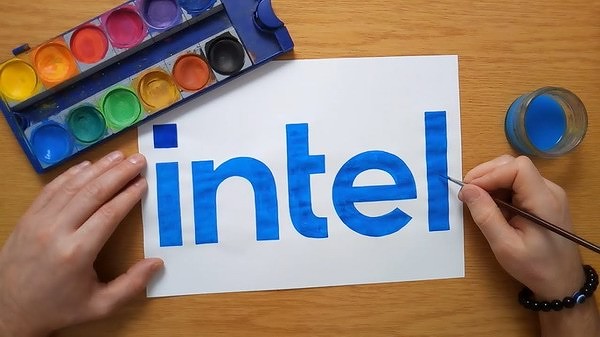 Intel закапывает сама себя. Она выпустила под видом новейших процессоры шестилетней давности