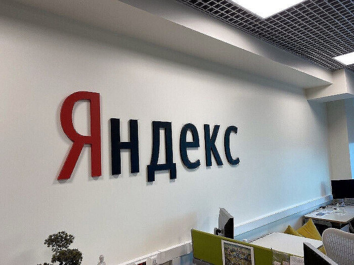 «Яндекс» обнулил цены на большинство функций нейросети «Алиса»