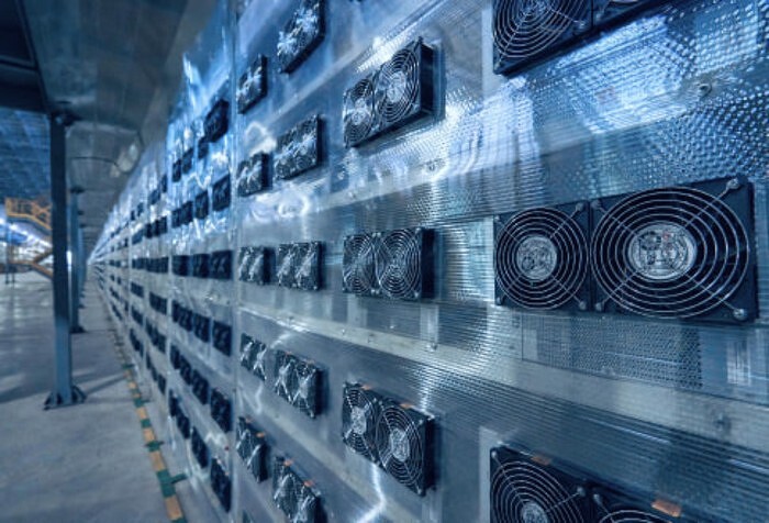 Крупнейшему майнеру России гасят свет. Компания Потанина предъявила ему счет на сотни миллионов вслед за структурами Дерипаски