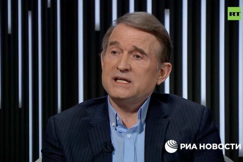 Медведчук заявил, что Зеленский продал украинцев