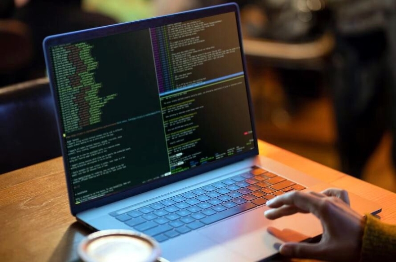 Microsoft распробовала любимый язык хакеров и массово переманивает программистов в надежде повысить безопасность Windows